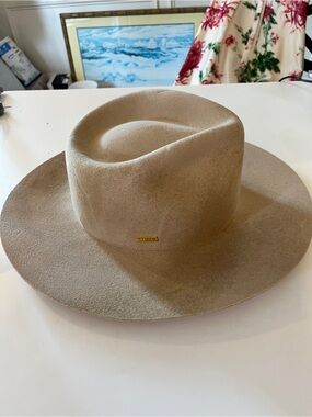 Betmar New York Woman’s Distressed  Wide-Brim Felt Ranch Hat in Beige Size M/L